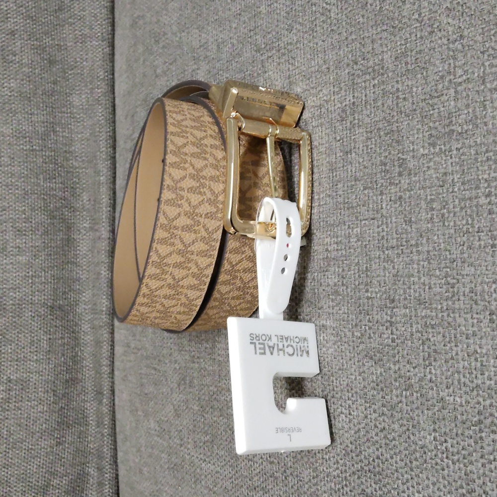 [New] MK Michael Kors Belt Twist Reversible Belt